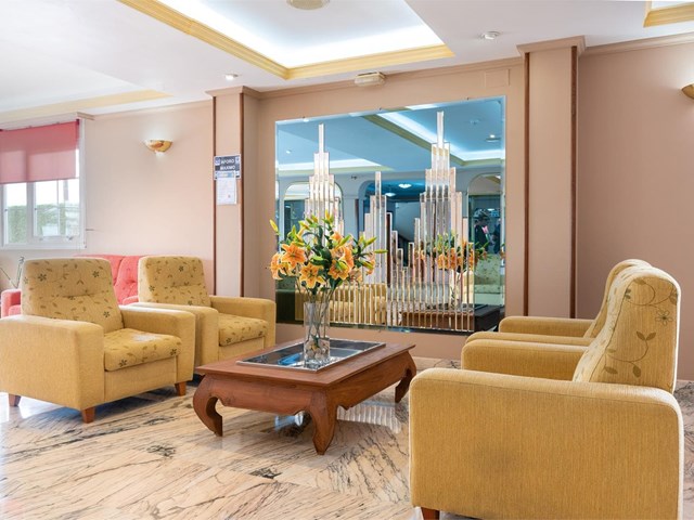 ¿Buscas un hotel con salas de reuniones en Santiago?