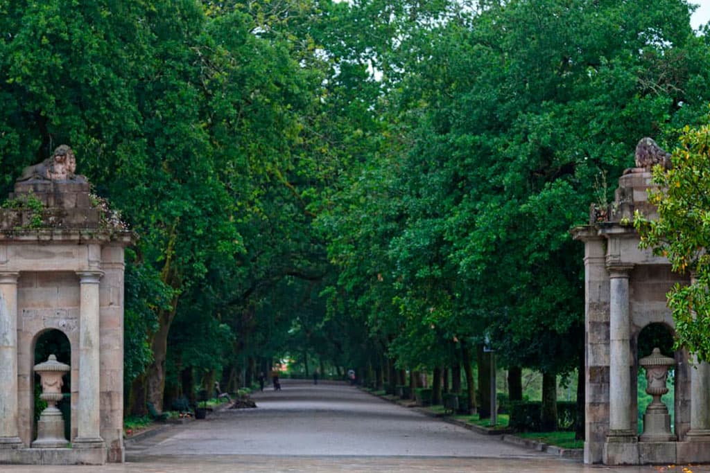 Parque de la Alameda en Santiago de Compostela, espacio verde próximo al Hotel Castro