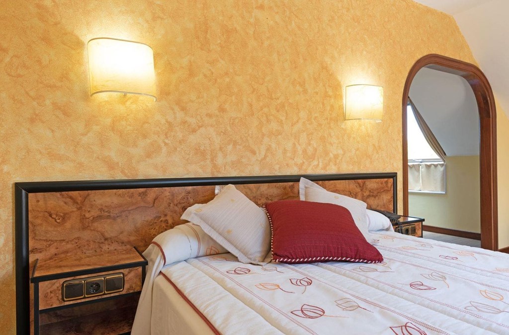 Planifica tu viaje en grupo a Santiago y alójate con nosotros