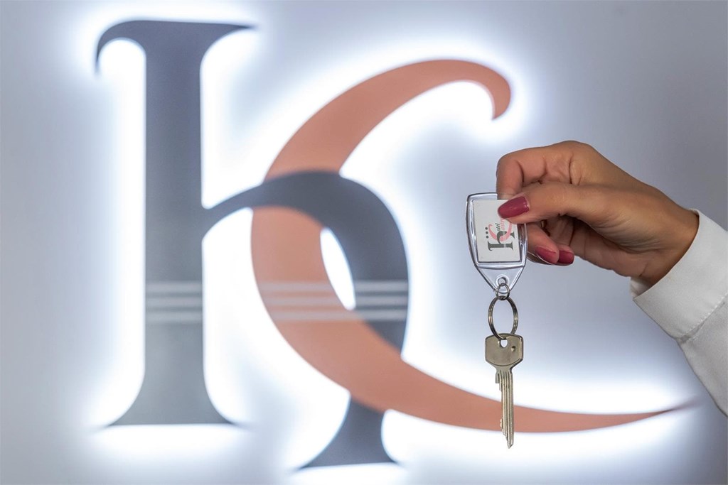 ¿Viajas solo? En nuestro hotel en Santiago encontrarás las mejores oportunidades