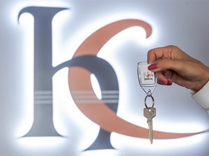 ¿Viajas solo? En nuestro hotel en Santiago encontrarás las mejores oportunidades